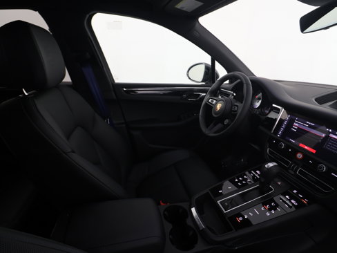 New 2025 Porsche Macan Turbo image 12