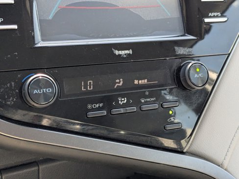 Used 2020 Toyota Camry SE w/ Cold Weather Package image 23