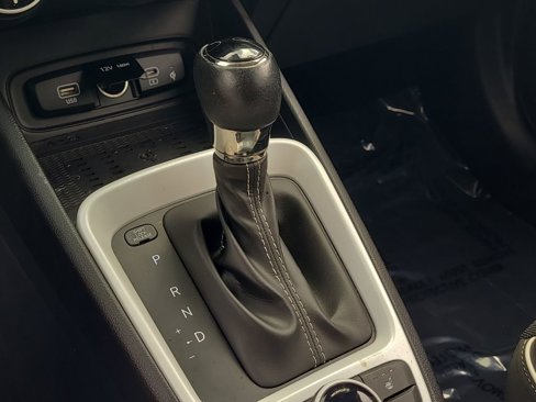 Used 2024 Hyundai Venue Limited image 21