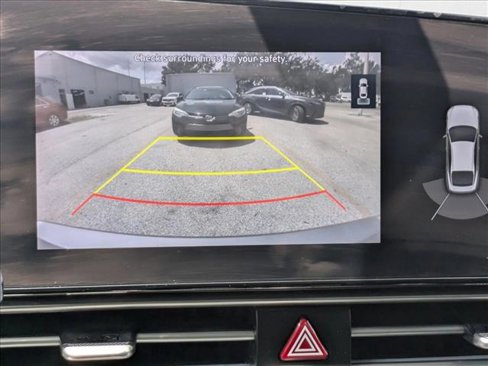 Used 2022 Hyundai Elantra Limited image 8