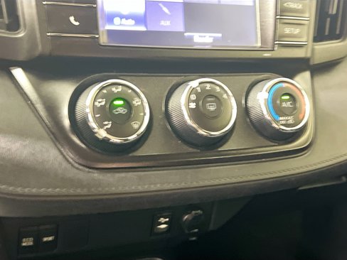 Used 2018 Toyota RAV4 LE image 26