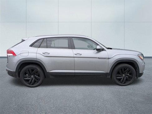 Used 2022 Volkswagen Atlas Cross Sport SE image 2