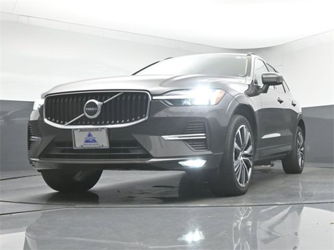 Used 2022 Volvo XC60 B5 Momentum w/ Climate Package image 11