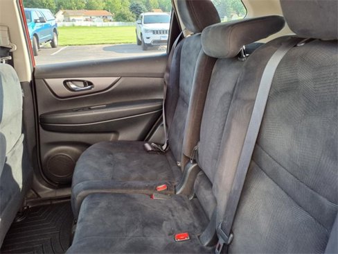 Used 2016 Nissan Rogue SV image 16