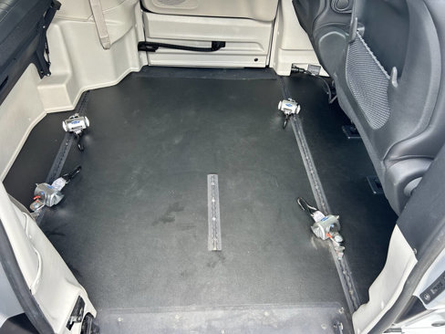 Used 2022 Chrysler Pacifica Touring-L image 6