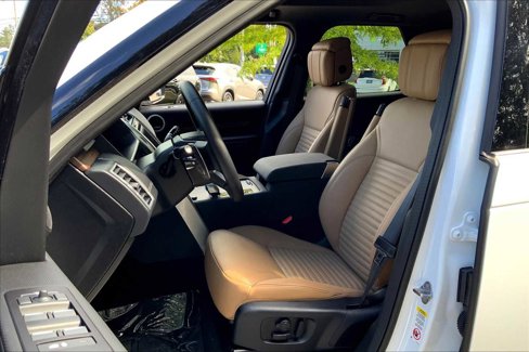 Used 2025 Land Rover Discovery Dynamic SE image 8