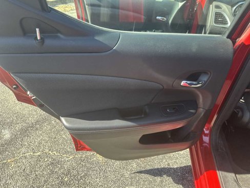 Used 2013 Dodge Avenger SE image 20