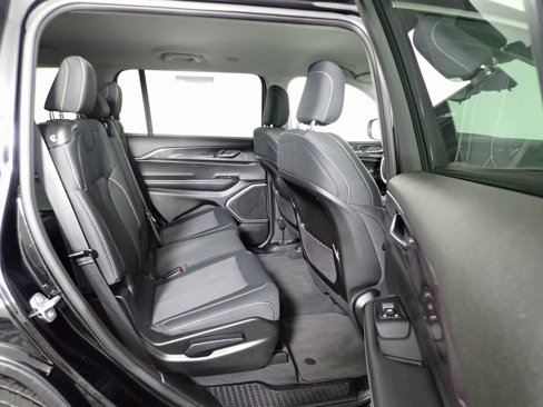 Used 2022 Jeep Grand Cherokee L Laredo w/ Luxury Tech Group I image 33