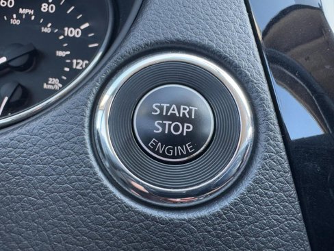 Used 2018 Nissan Rogue SV image 21