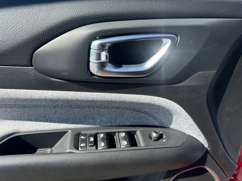 New 2025 Jeep Compass Sport image 14