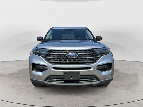 Used 2022 Ford Explorer XLT image 3
