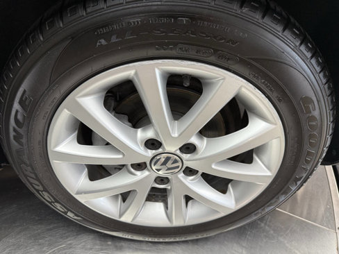 Used 2010 Volkswagen Jetta SEL image 22