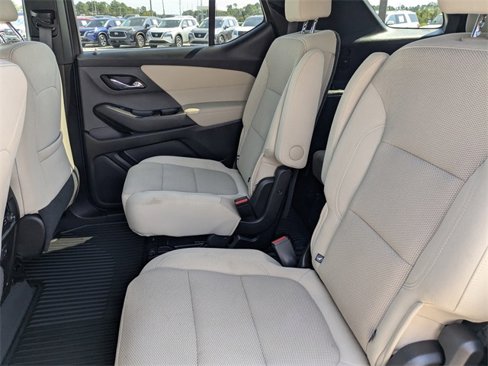 Used 2023 Chevrolet Traverse LT image 13