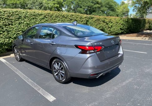 Used 2021 Nissan Versa SV image 3