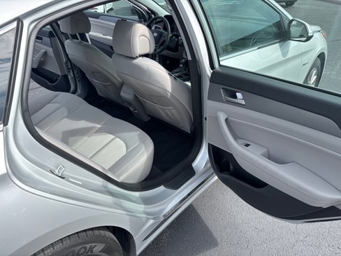 Used 2016 Hyundai Sonata SE image 12