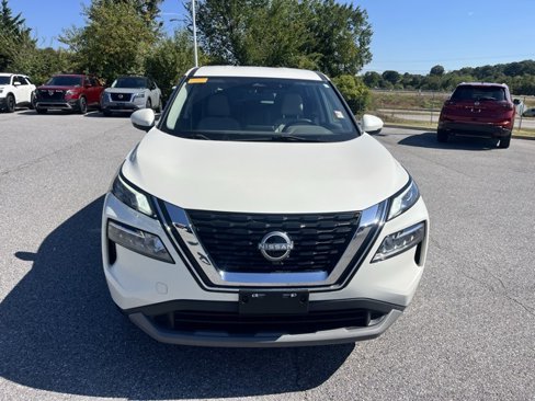 Used 2023 Nissan Rogue SV image 3