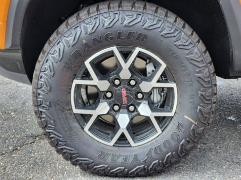 New 2025 GMC Canyon AT4 w/ AT4X Package image 24