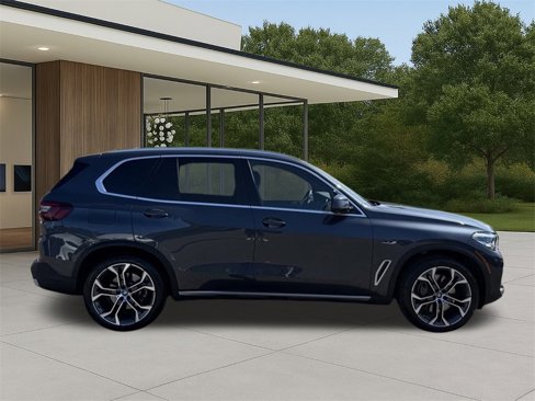 Certified 2022 BMW X5 xDrive45e w/ Climate Comfort Package image 5
