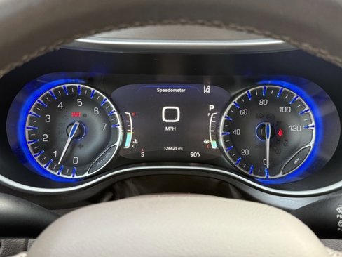 Used 2018 Chrysler Pacifica Touring-L Plus image 33