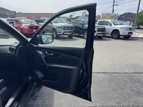 Used 2019 Nissan Rogue SV image 36