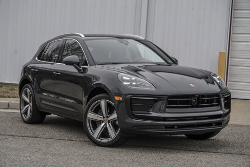Certified 2024 Porsche Macan image 9