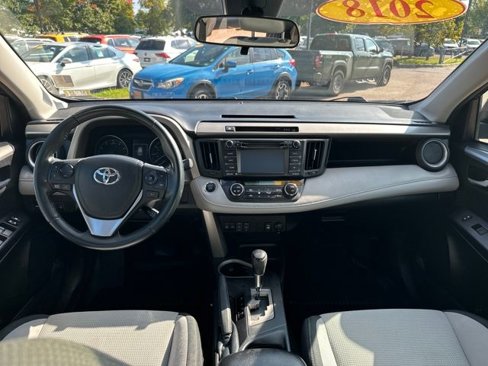 Used 2018 Toyota RAV4 XLE image 10
