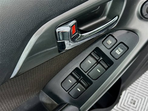 Used 2013 Kia Forte EX image 16