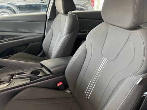 Certified 2025 Hyundai Elantra Sport image 10