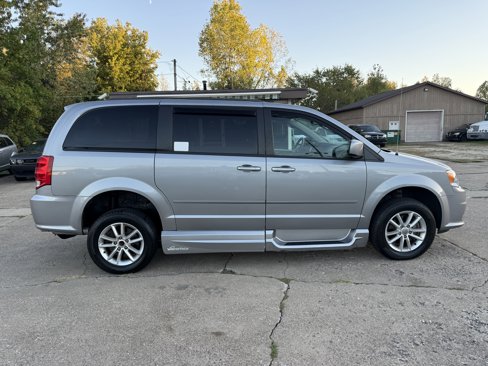 Used 2015 Dodge Grand Caravan SXT w/ UConnect Hands-Free Group image 7