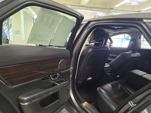 Used 2019 Jaguar XJ R-Sport image 15