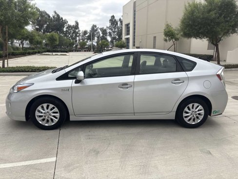 Used 2014 Toyota Prius Plug-In Hybrid image 2
