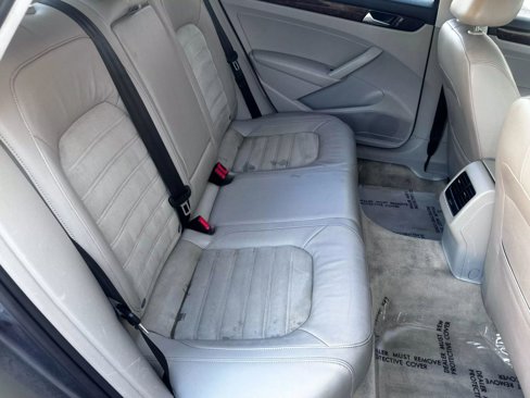Used 2013 Volkswagen Passat TDI SEL Premium image 18