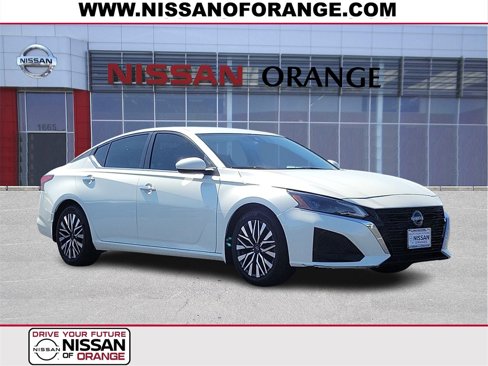 Certified 2023 Nissan Altima 2.5 SV image 1
