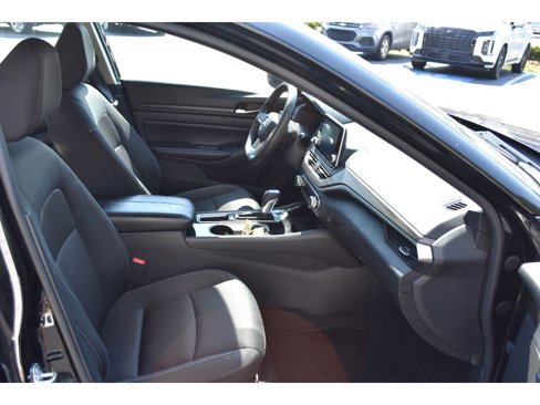 Used 2024 Nissan Altima 2.5 SV image 14