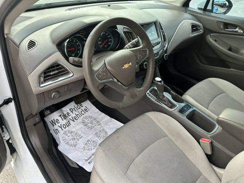 Used 2018 Chevrolet Cruze LT w/ Convenience Package image 12