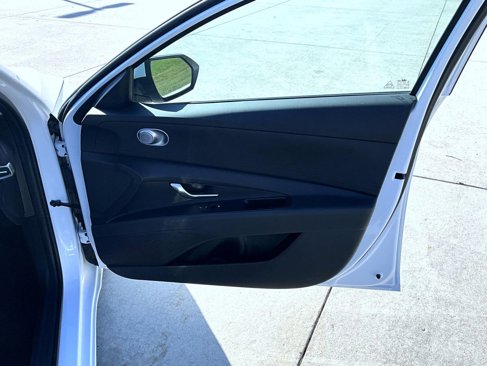 Certified 2025 Hyundai Elantra SE image 16