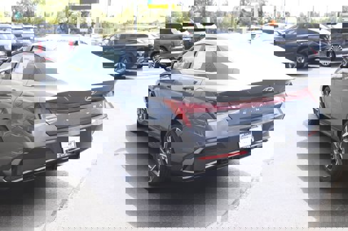 New 2025 Hyundai Elantra Limited image 8