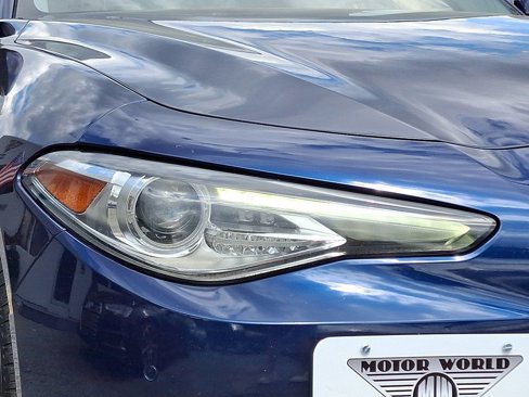 Used 2017 Alfa Romeo Giulia Ti w/ TI 19" Sport Package image 8