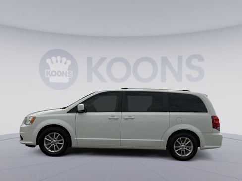 Used 2020 Dodge Grand Caravan SXT image 2