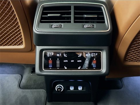 Used 2019 Audi e-tron Prestige w/ Prestige Package image 25