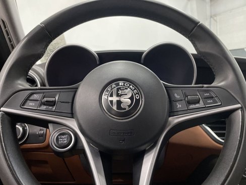 Used 2018 Alfa Romeo Giulia AWD image 15