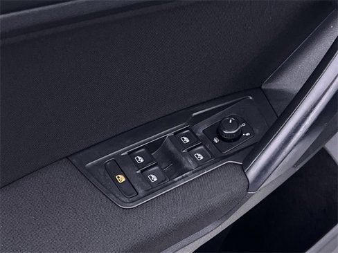 Used 2021 Volkswagen Tiguan S image 13