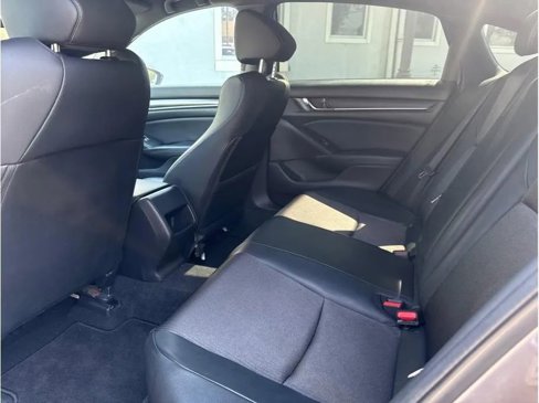 Used 2018 Honda Accord Sport image 8