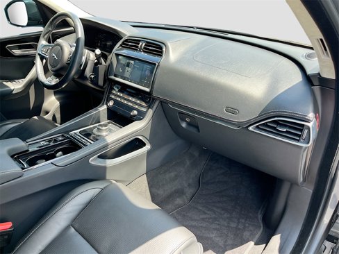 Used 2019 Jaguar F-PACE R-Sport image 30