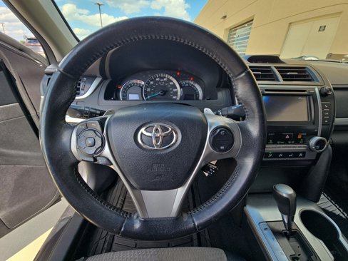 Used 2014 Toyota Camry SE image 12
