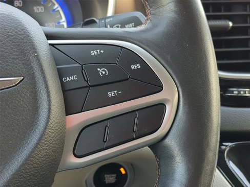 Used 2018 Chrysler Pacifica Touring-L Plus image 18