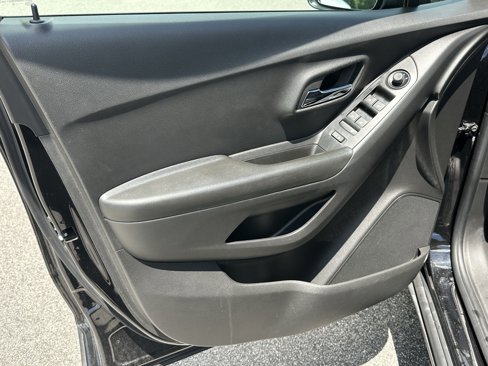 Certified 2022 Chevrolet Trax LT w/ Midnight Edition image 13