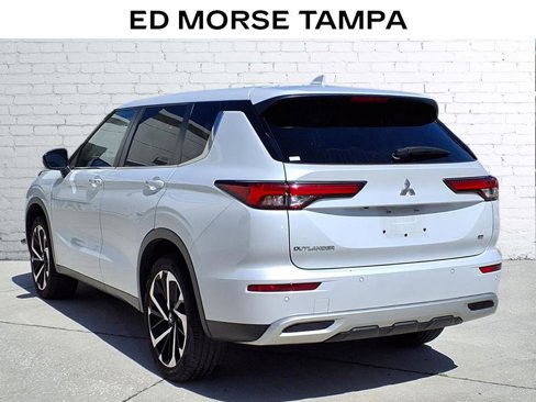 Used 2022 Mitsubishi Outlander SE image 3