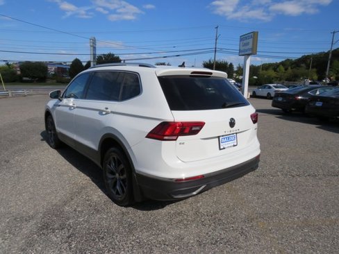 Used 2022 Volkswagen Tiguan SE image 3