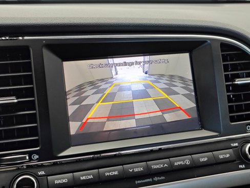Used 2017 Hyundai Elantra SE image 3